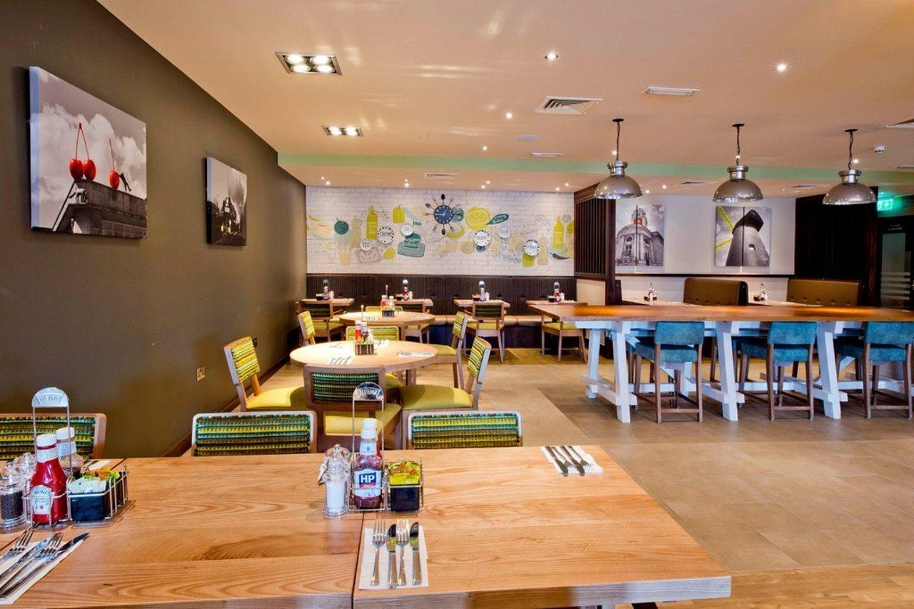 Premier Inn Staines Upon Thames Εξωτερικό φωτογραφία